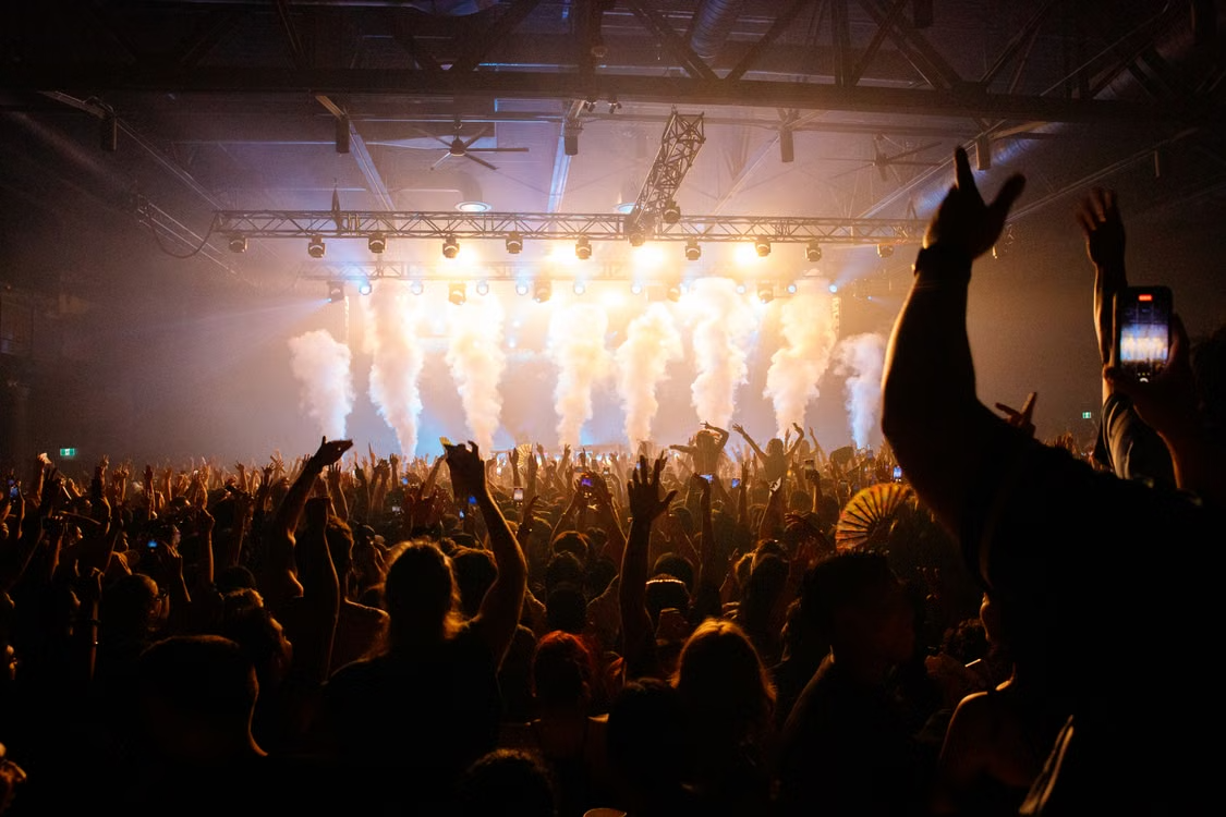 Smoke Machine Rental Guide: How to Choose the Right Smoke Effect for Your Event